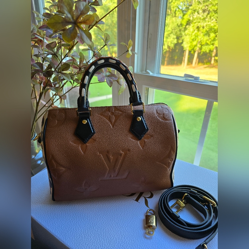 ‼️SOLD‼️Louis Vuitton Speedy 25 Bandouliere Wild at Heart Limited Edition